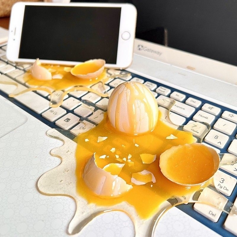 Broken Egg Cell Phone Holder S – Home Office Tech Gadgets recenzja i cena